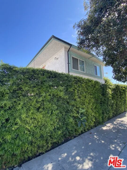 5614 Western 2