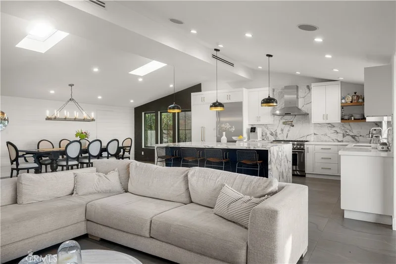 20461 Coulson photo 2
