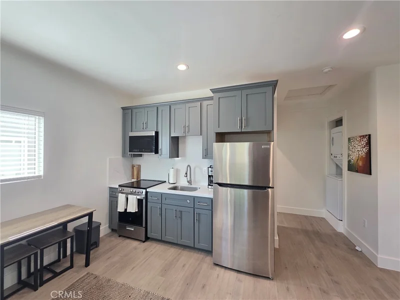 6956 Glade photo 2