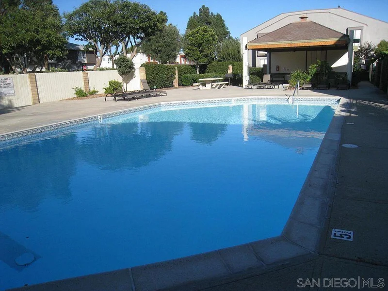 9109 Village Glen 268 photo 2