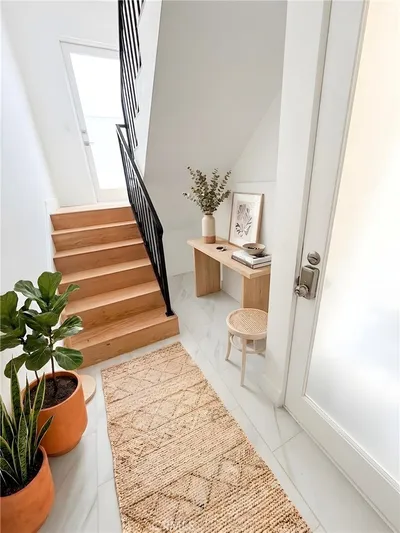 1318 Manhattan photo 2