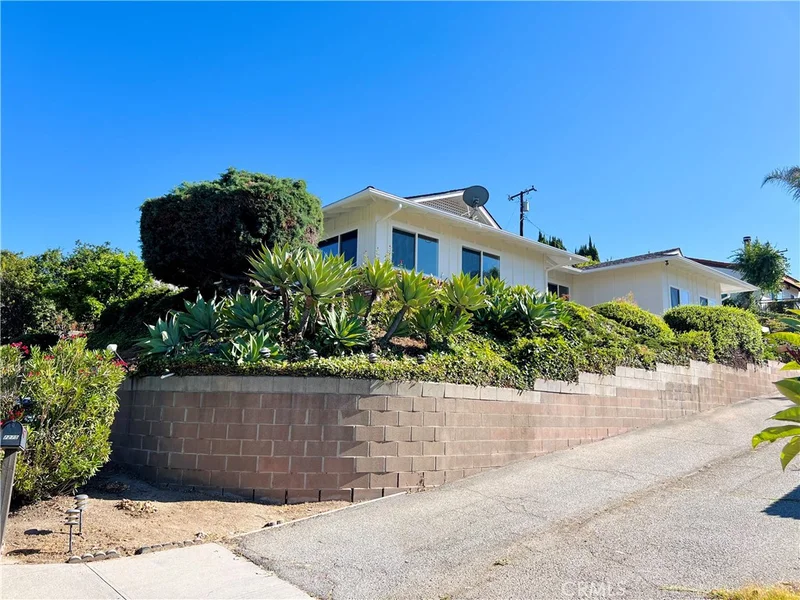 2277 ALEXDALE LN photo 2