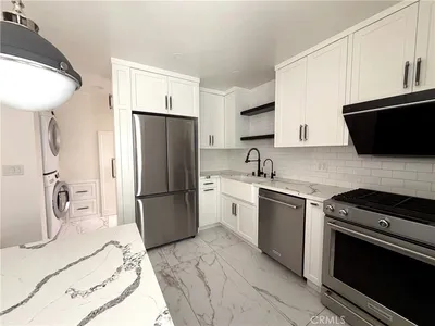 11940 Weddington Street 16 photo 2