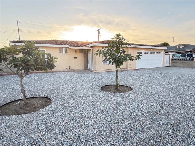 12660 Yorba photo 2