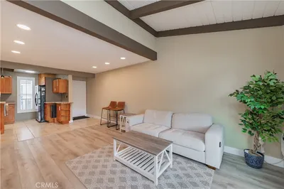 1000 W Macarthur Boulevard 13 photo 2