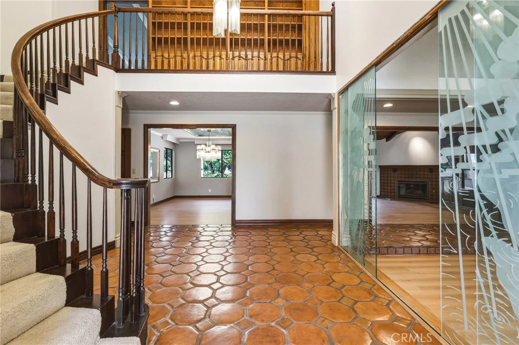 Interior 4