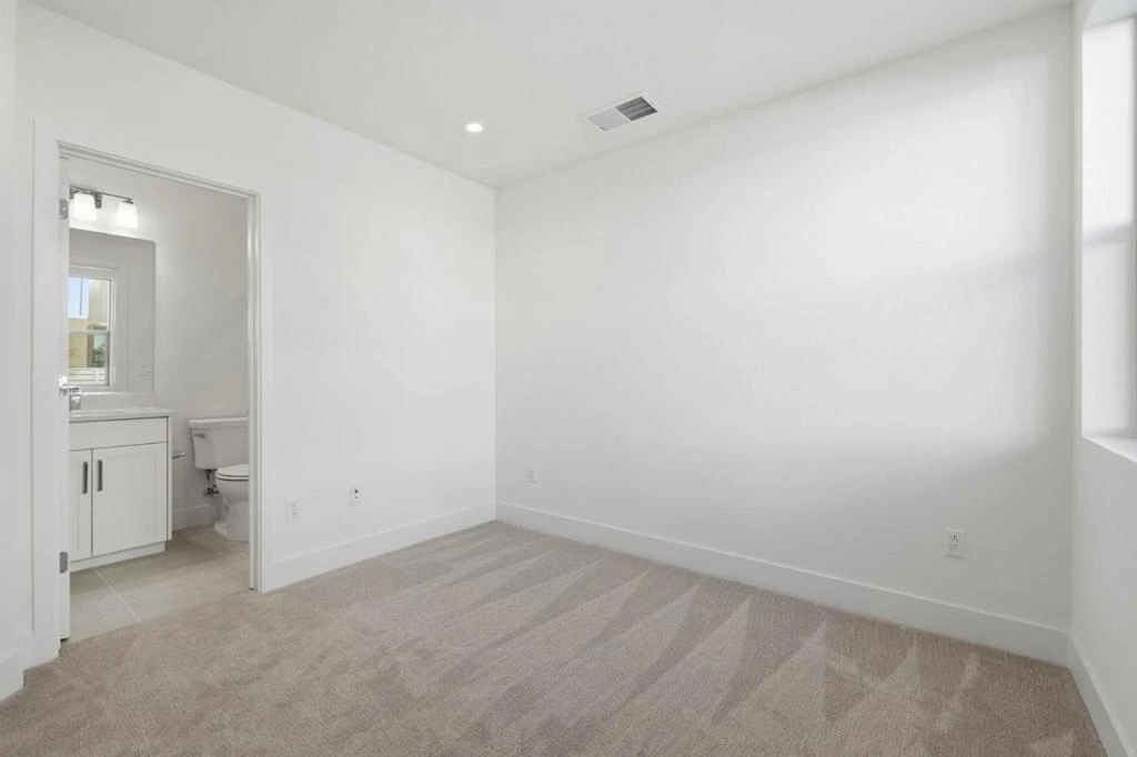 Interior 4