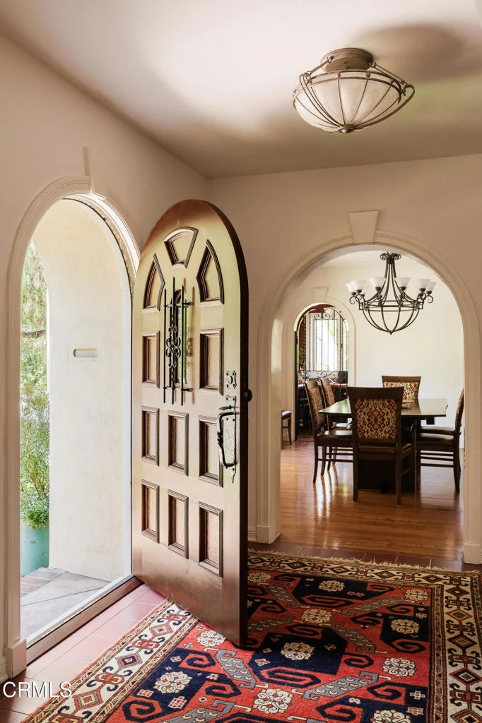 Interior 4
