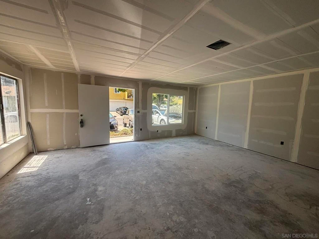 Interior 4