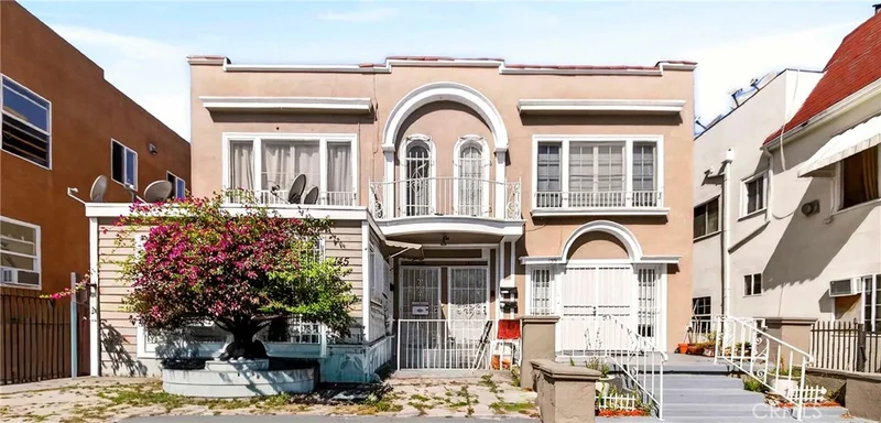139 S Manhattan 145 photo 2