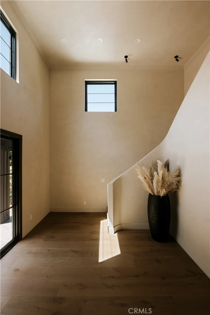 Interior 4