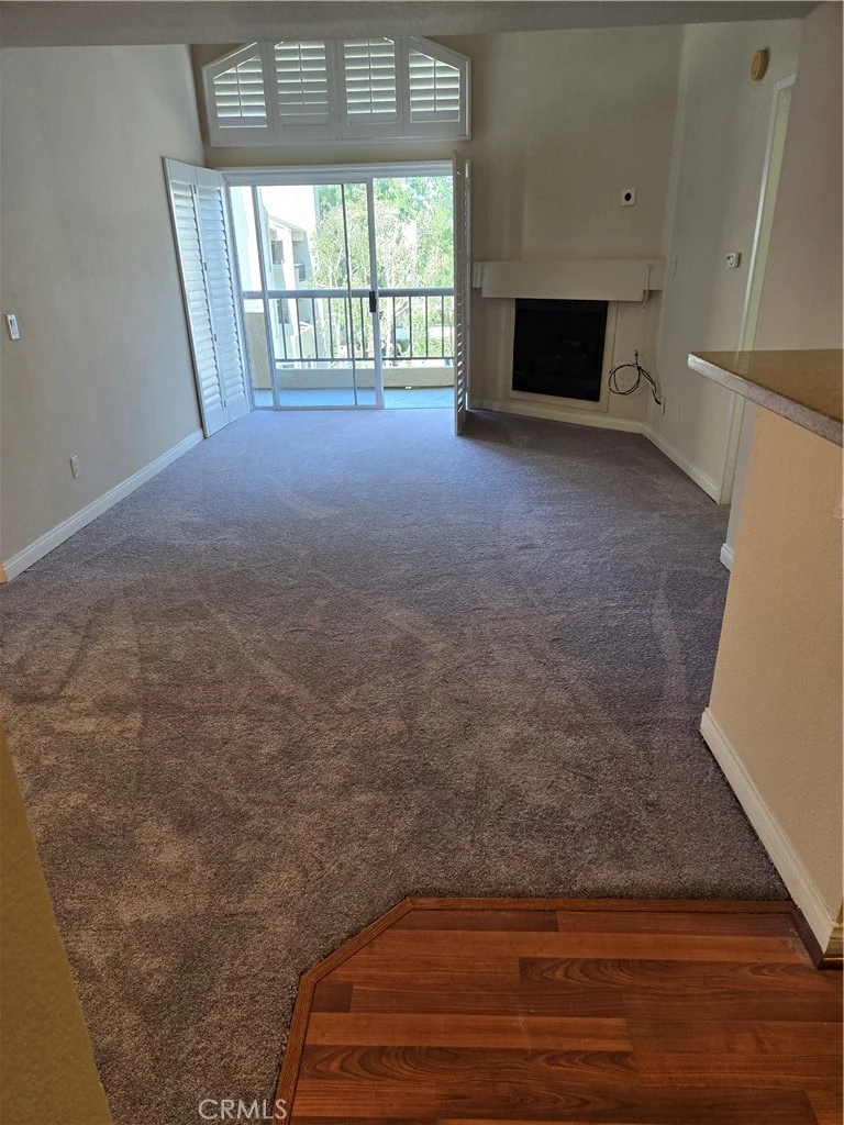 5520 Owensmouth photo 2