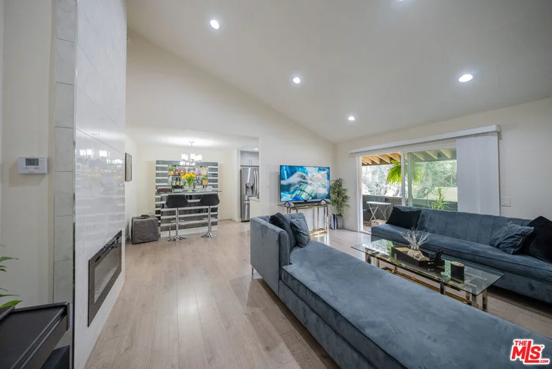 15425 Sherman Way 241