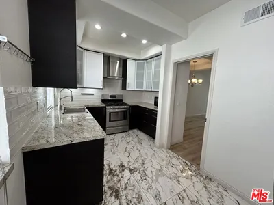 5145 Yarmouth Avenue 25 photo 2