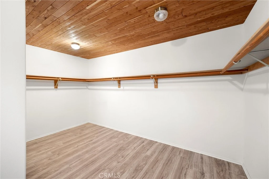 Interior 4