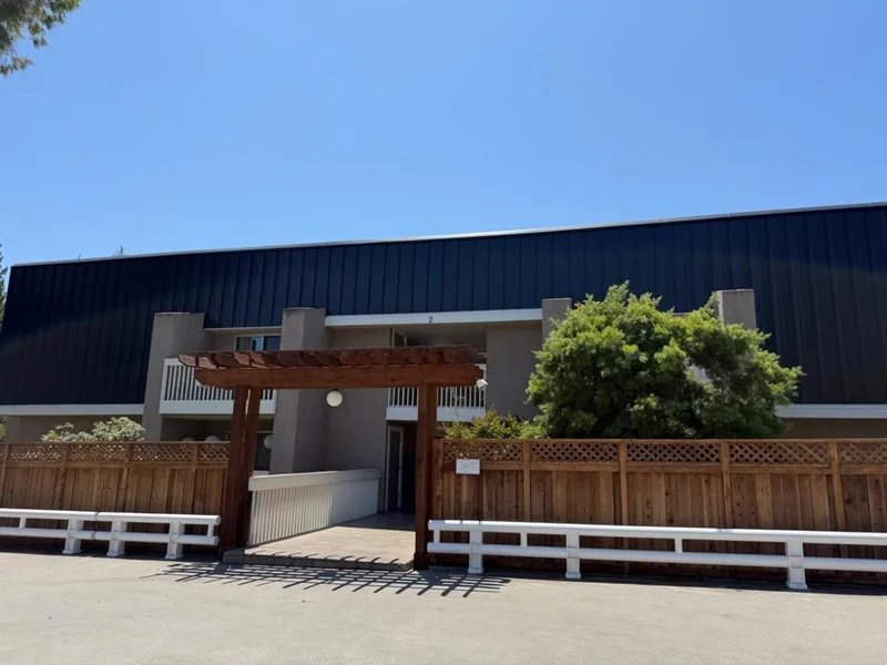 675 Sharon Park Drive 321