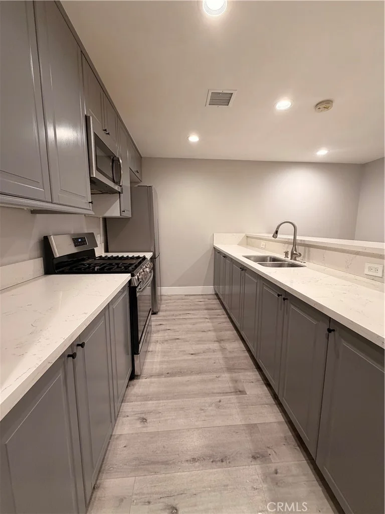 13318 Del Sur Street photo 2