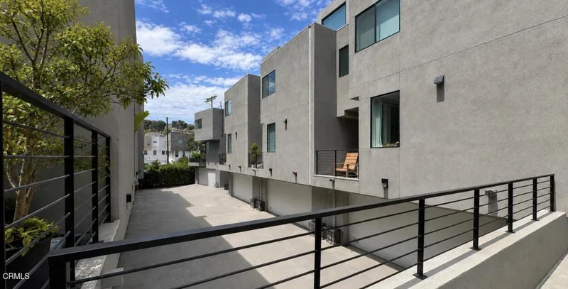2172 Clifford Street photo 2
