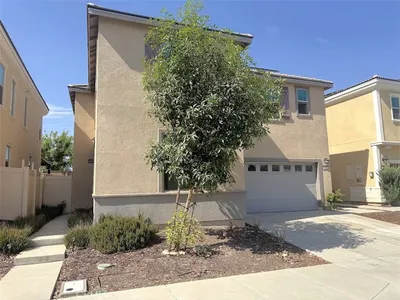 1014 W Buttercup photo 2