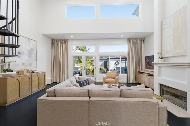 720 Manhattan Beach Boulevard photo 2