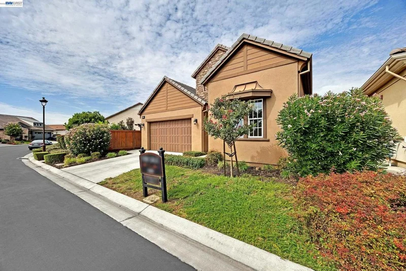 Photo 2 of 2107 Rioja Way