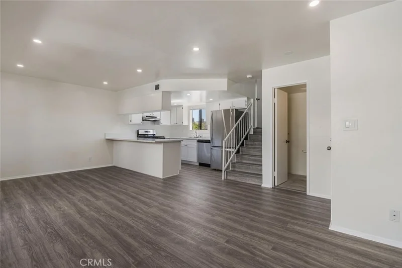 1129 Linden Avenue 3 photo 2