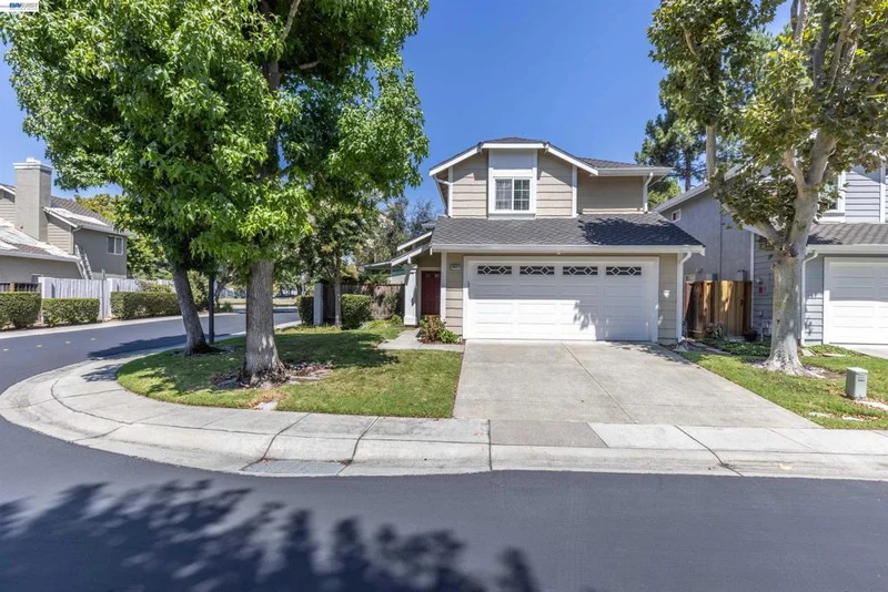 4427 Ashwood Common photo 2