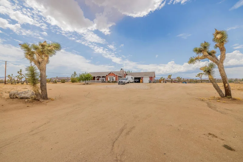 4224 Yucca Mesa Road photo 2