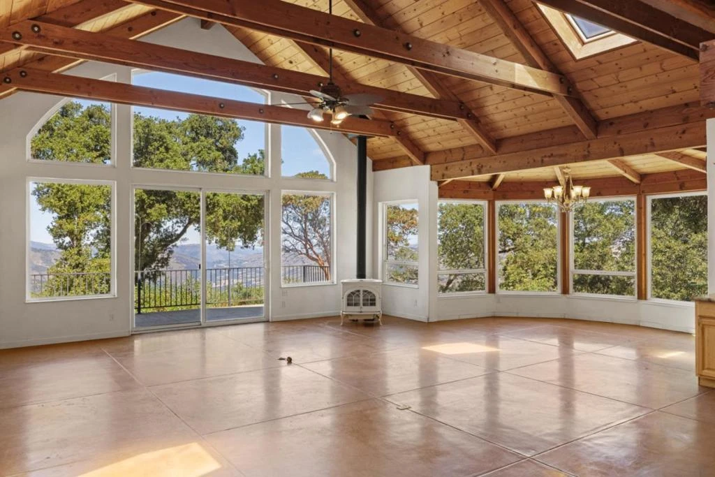 Interior 4