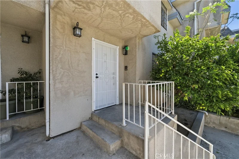 Photo 2 of 14500 Van Nuys 29
