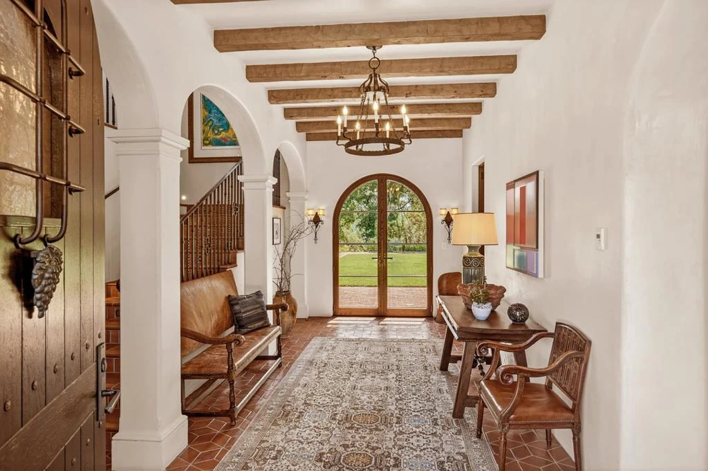 Interior 3