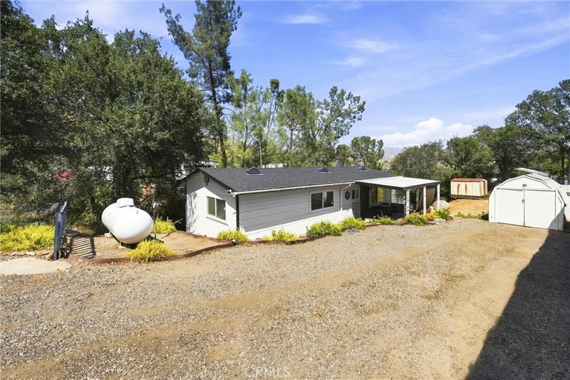 32 Pinebrook
