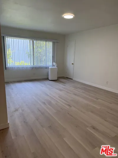 1470 S Sherbourne Drive 4 photo 2