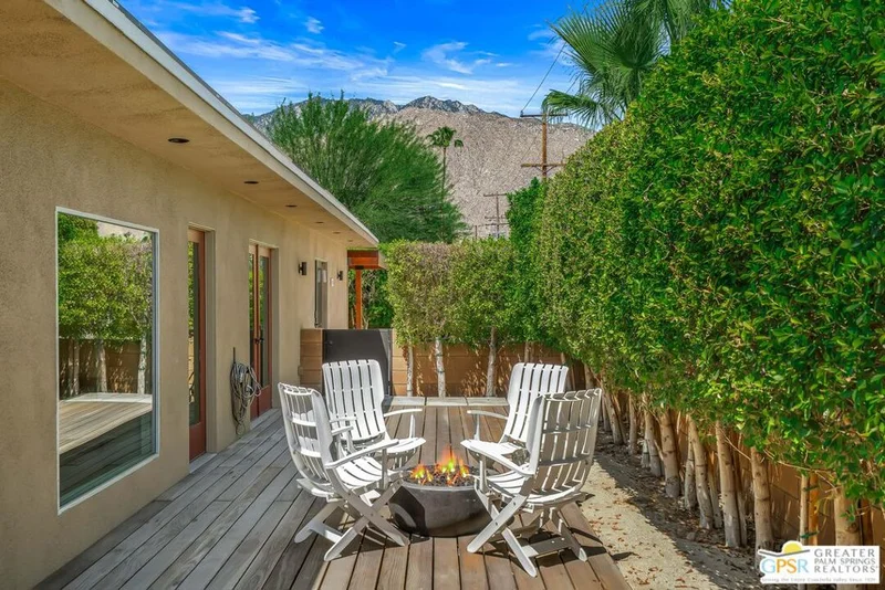 Photo 2 of 1653 E Sunny Dunes Road