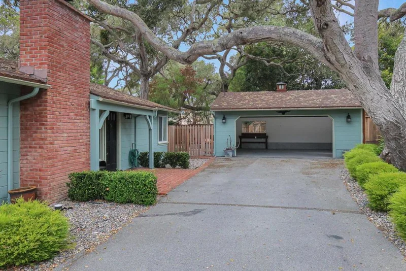 1087 Lariat Lane photo 2