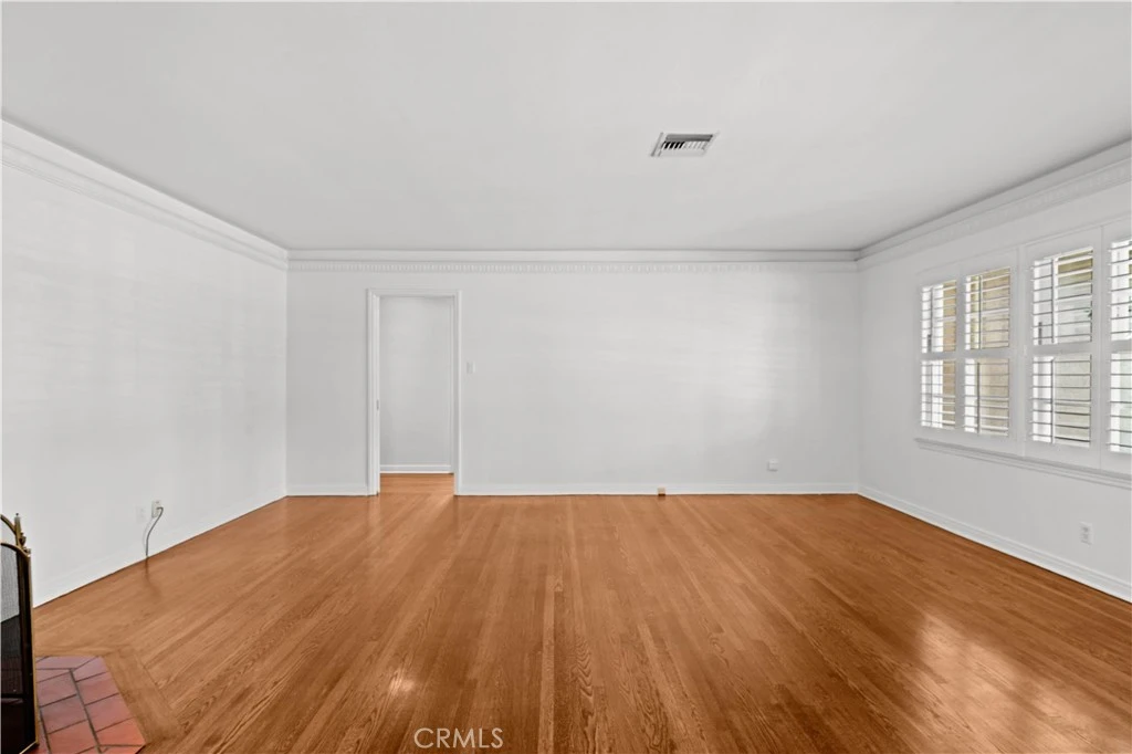 Interior 4