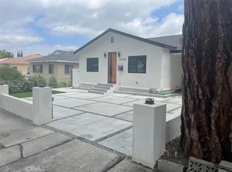 4900 Enfield photo 2