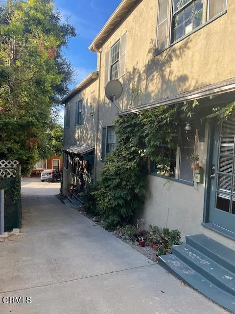 772 Poli Street E