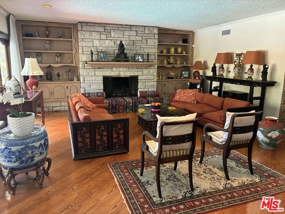 Interior 3