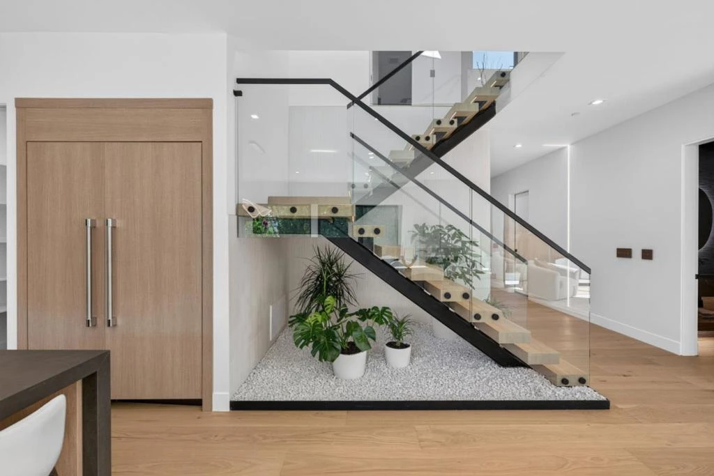 Interior 2