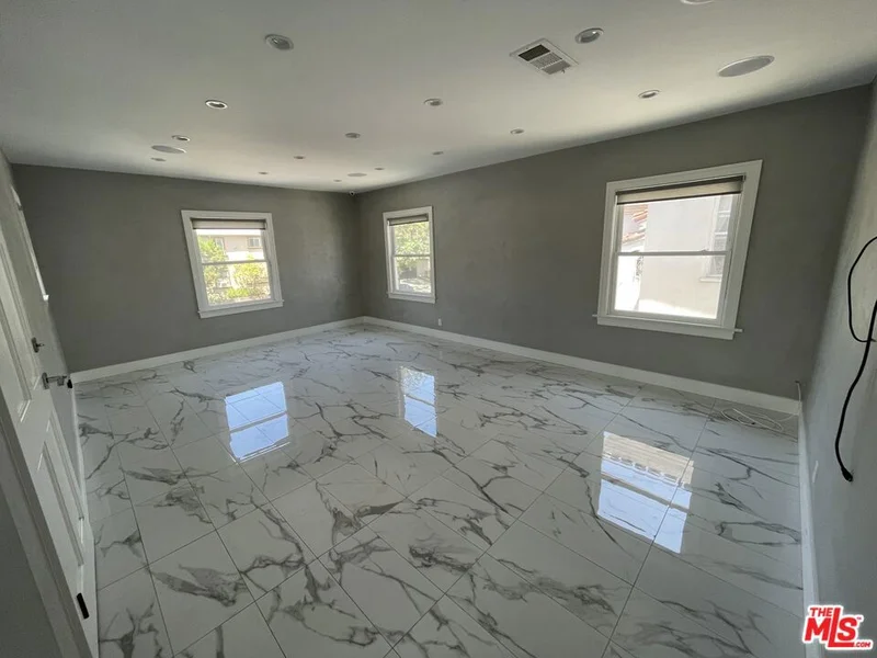842 S Wooster Street photo 2