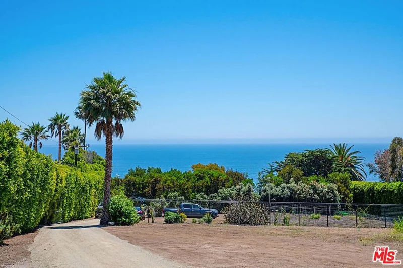 32614 Pacific Coast Highway photo 2