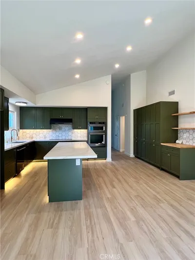 15618 Caulfield