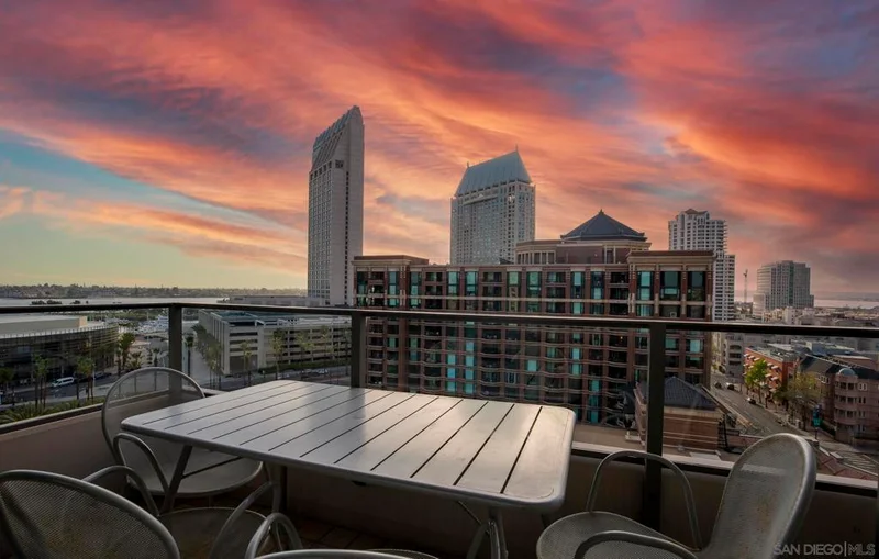 550 Front St 907