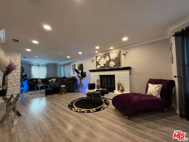 8020 Cora Street photo 2