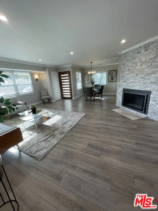 4439 Don Zarembo Drive photo 2