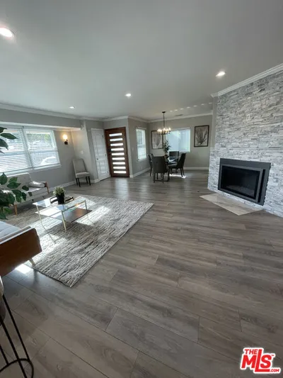 4439 Don Zarembo Drive photo 2
