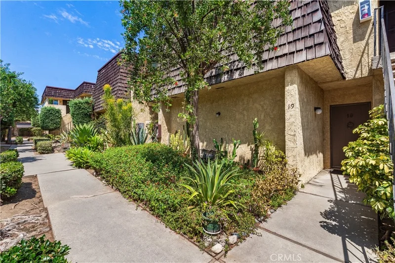 Photo 2 of 303 W Linda Vista Avenue 19