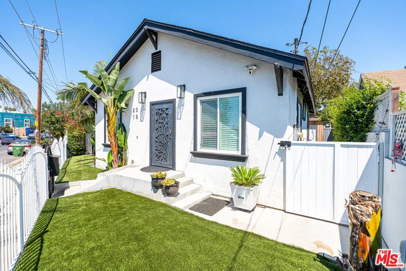 Photo 2 of 2016 10th Avenue