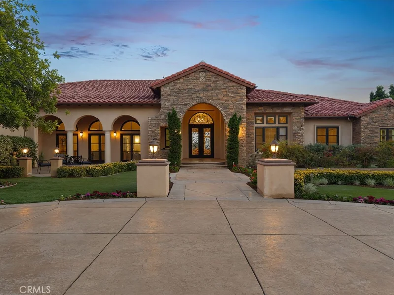 10727 W Stallion Ranch Road photo 2